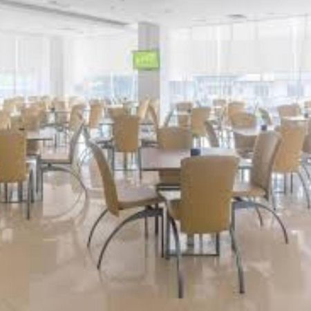 Whiz Hotel Cikini Jakarta Ngoại thất bức ảnh