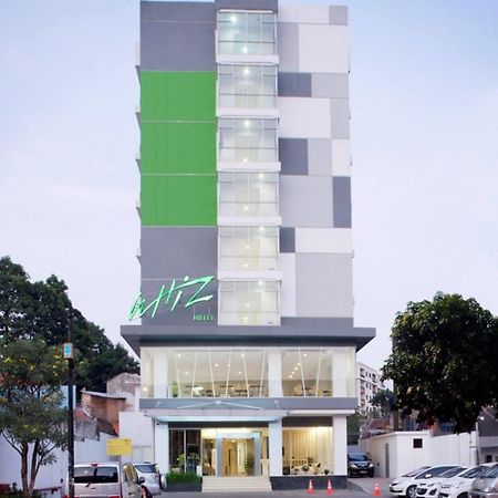 Whiz Hotel Cikini Jakarta Ngoại thất bức ảnh