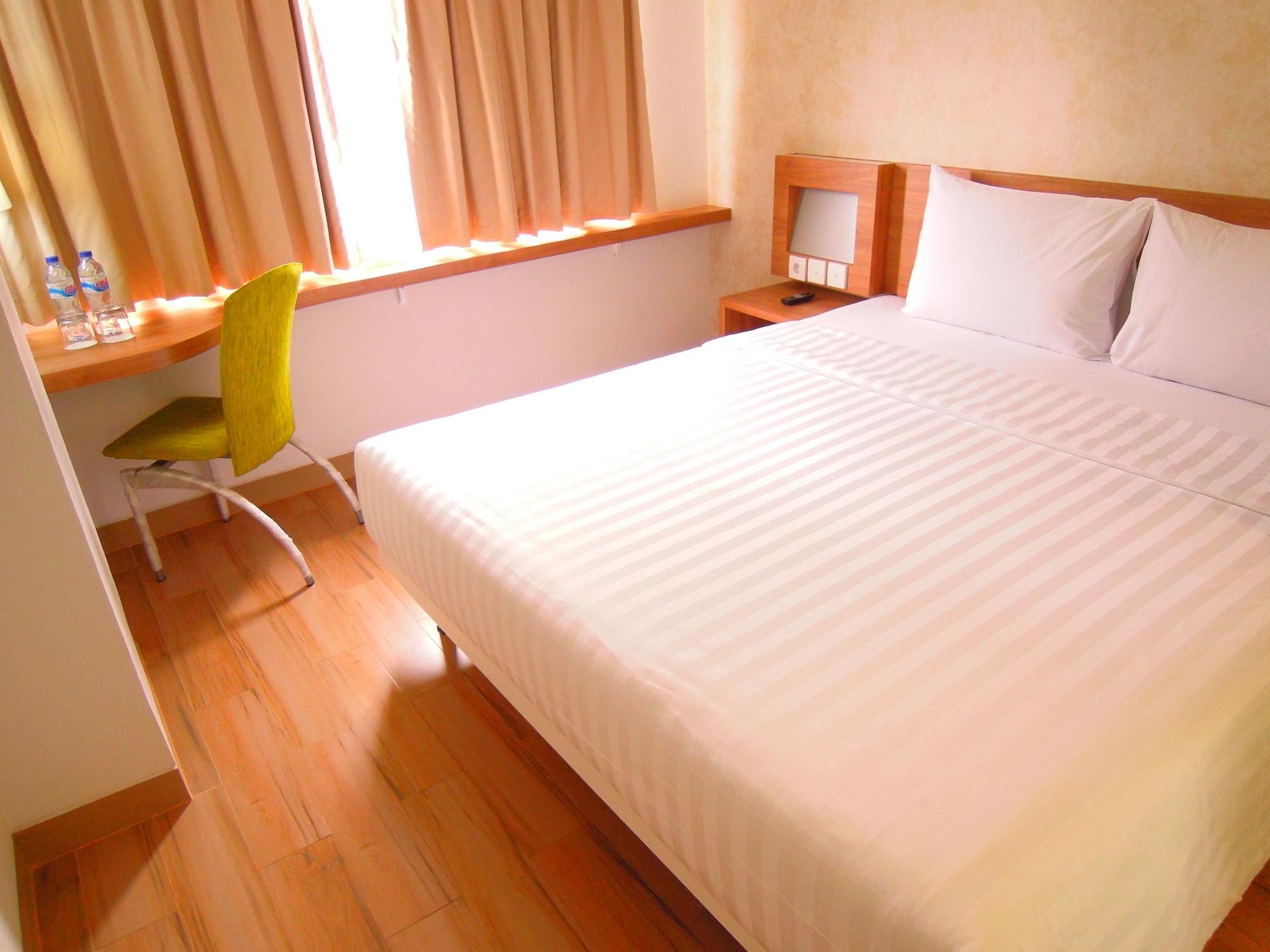 Whiz Hotel Cikini Jakarta Ngoại thất bức ảnh