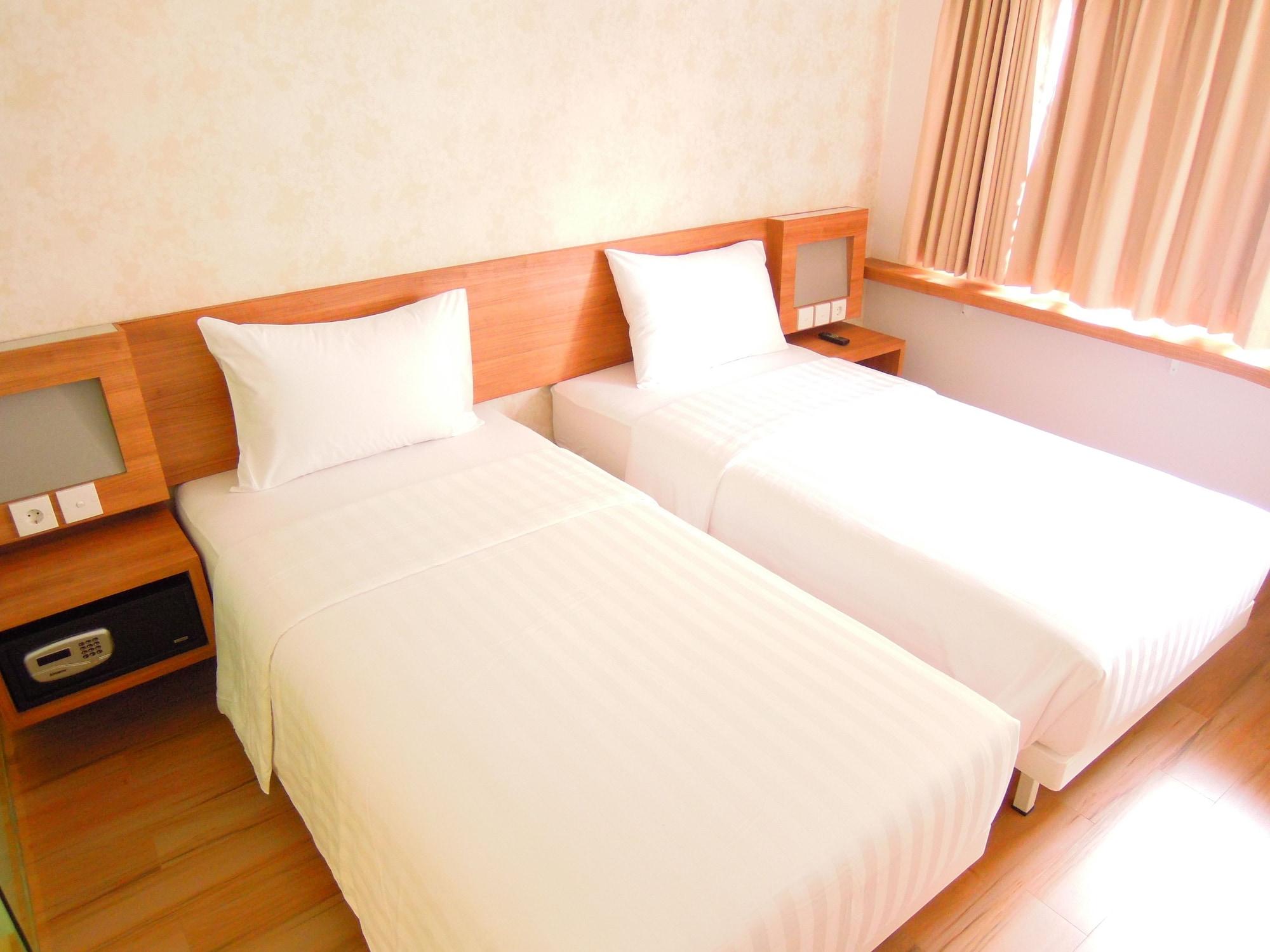 Whiz Hotel Cikini Jakarta Ngoại thất bức ảnh