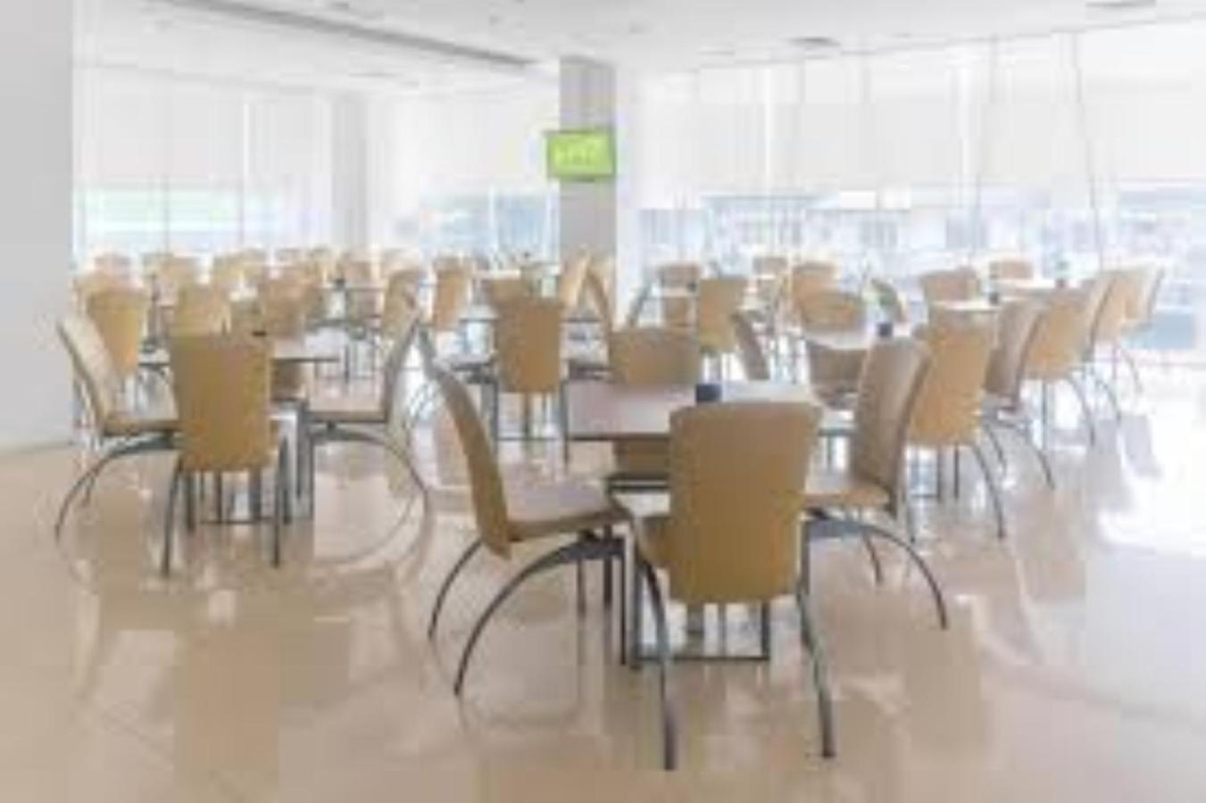 Whiz Hotel Cikini Jakarta Ngoại thất bức ảnh