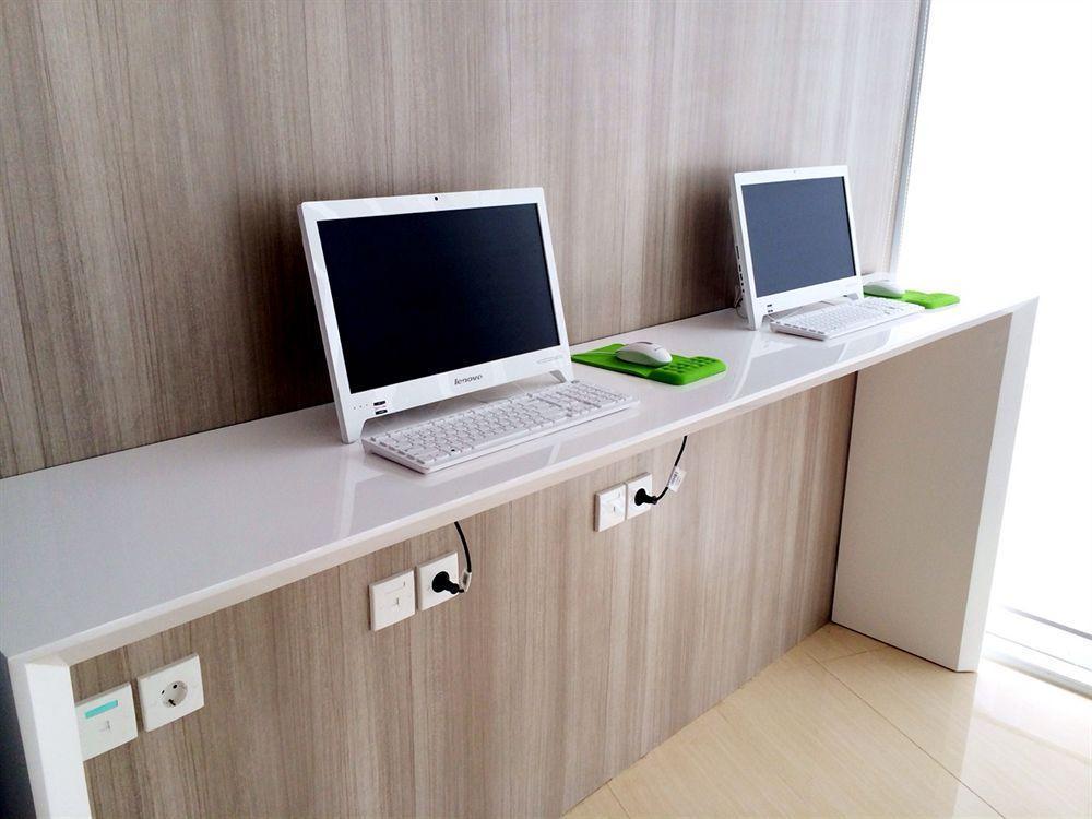 Whiz Hotel Cikini Jakarta Ngoại thất bức ảnh
