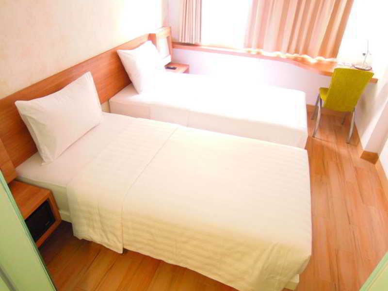 Whiz Hotel Cikini Jakarta Ngoại thất bức ảnh