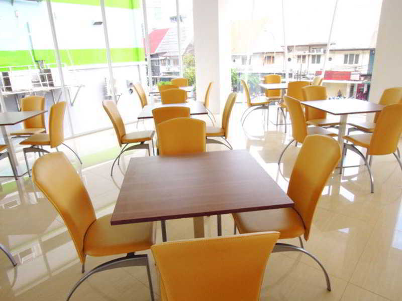Whiz Hotel Cikini Jakarta Ngoại thất bức ảnh