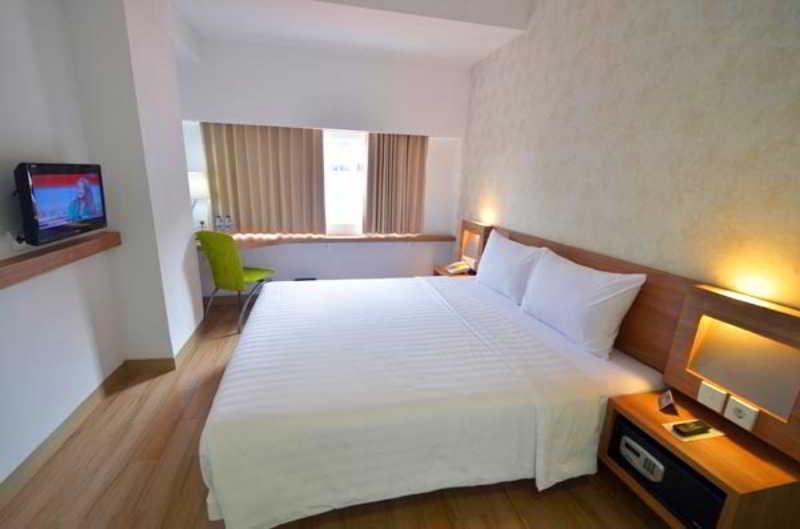 Whiz Hotel Cikini Jakarta Ngoại thất bức ảnh