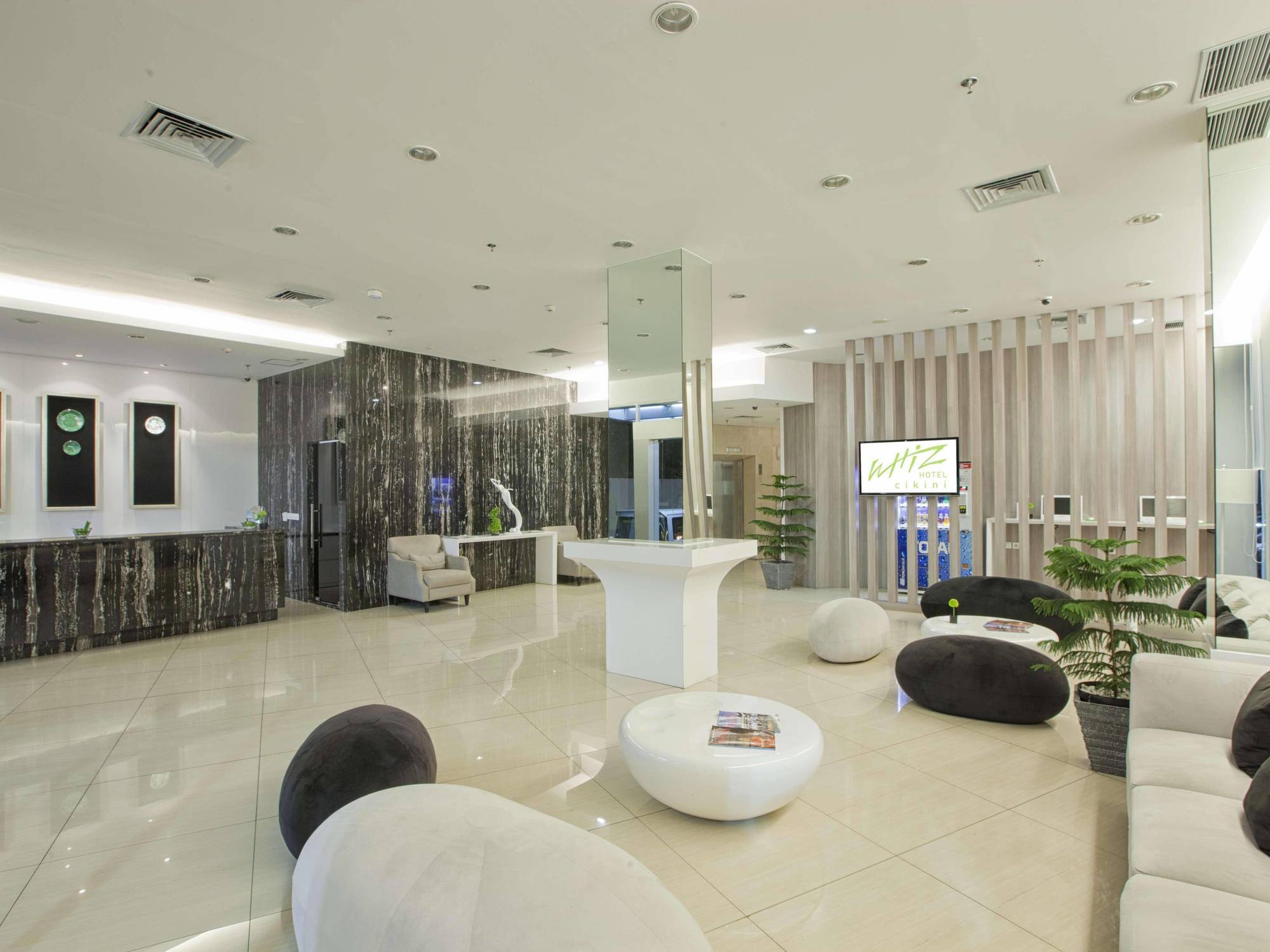 Whiz Hotel Cikini Jakarta Ngoại thất bức ảnh