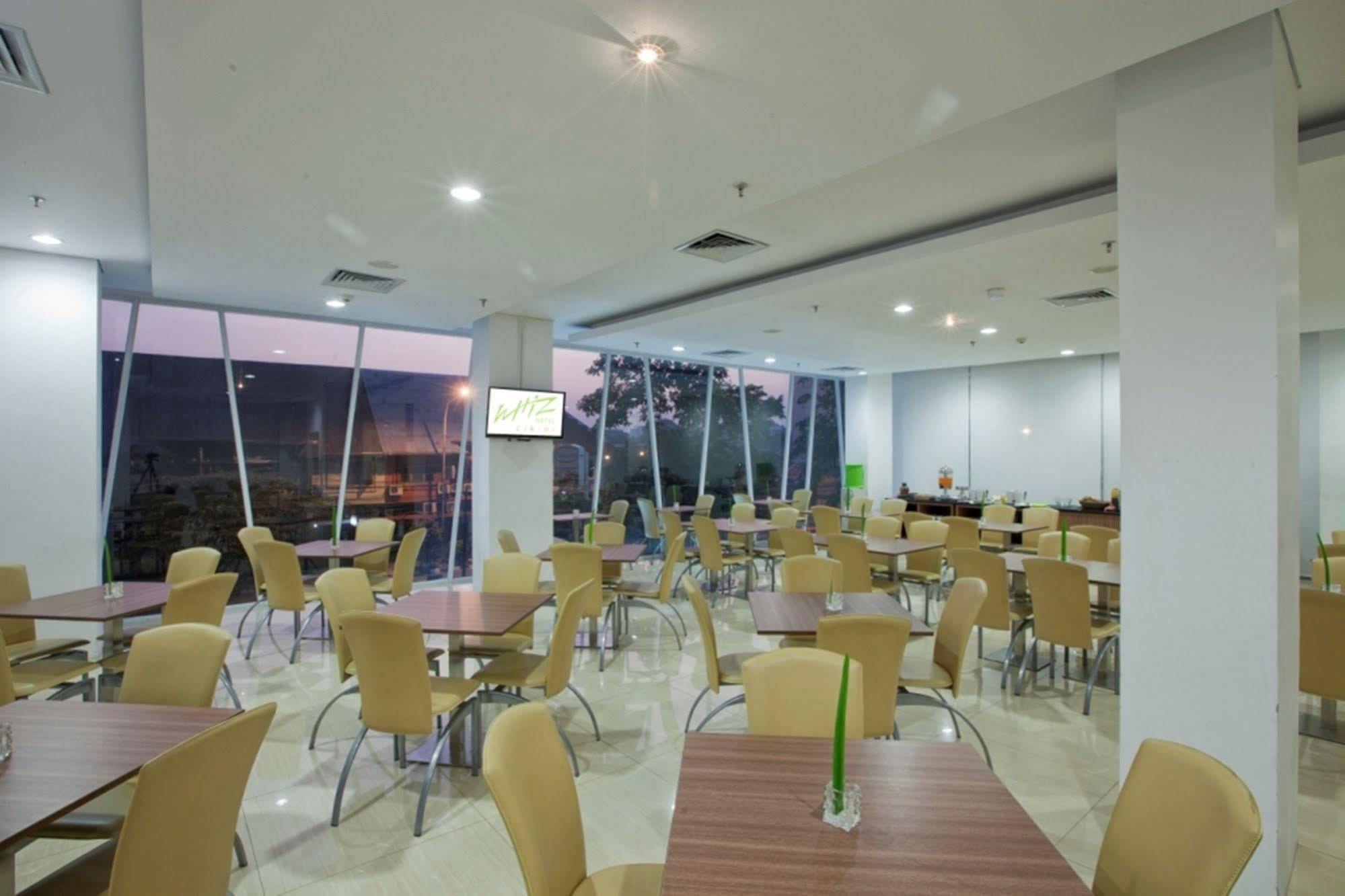 Whiz Hotel Cikini Jakarta Ngoại thất bức ảnh