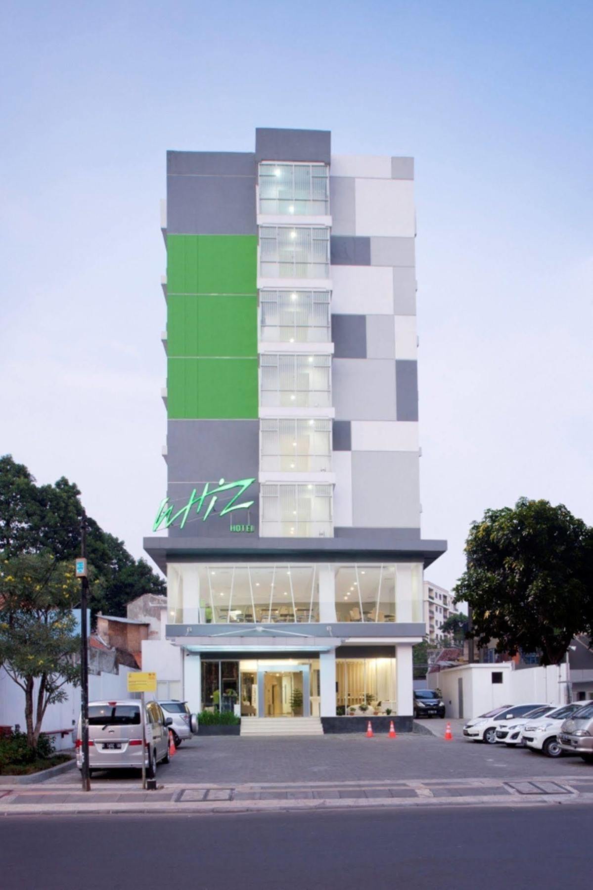 Whiz Hotel Cikini Jakarta Ngoại thất bức ảnh
